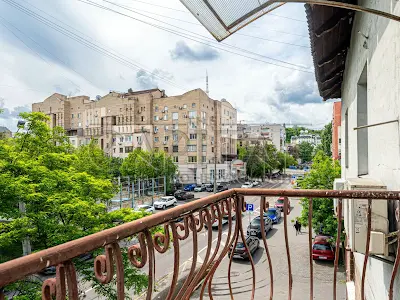 коммерческая по адресу Оболонская ул., 21