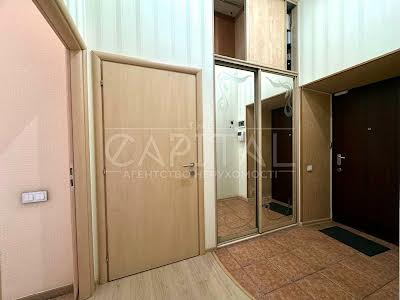 комерційна за адресою Саксаганського вул., 115