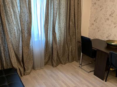 квартира за адресою Анни Ахматової вул., 13-Б