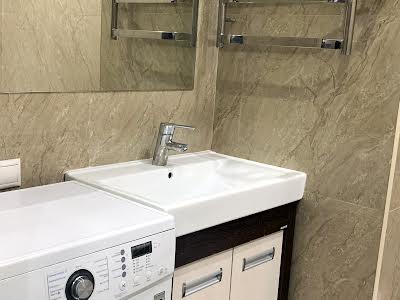 квартира за адресою Київ, Регенераторна вул., 4