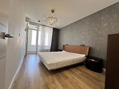 квартира за адресою Дніпровська набережна вул., 18А