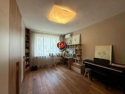 квартира за адресою Межигірська вул., 28