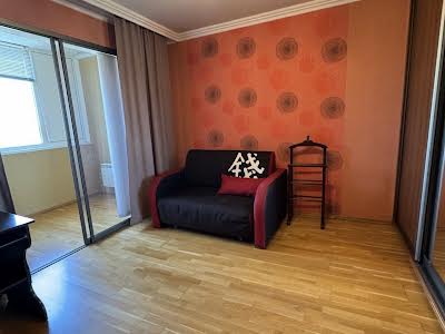 квартира за адресою Салютна вул., 42/46