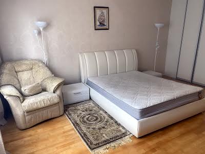 квартира за адресою Раїси Окіпної вул., 8