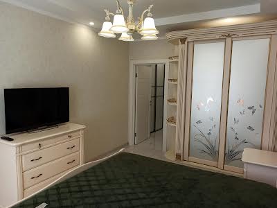 квартира за адресою Драгоманова вул., 10