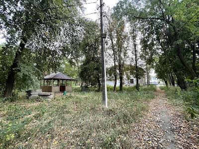 коммерческая по адресу с. Требухов, Броварська, 1а