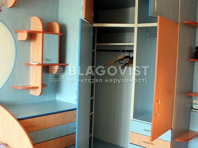квартира за адресою Анни Ахматової вул., 13