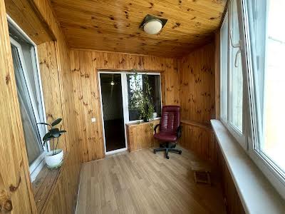 квартира за адресою Анни Ахматової вул., 4