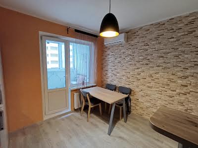 квартира за адресою Сергія Данченка вул., 3