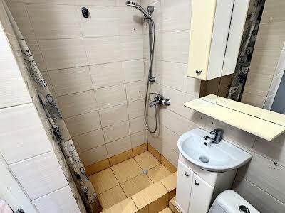 квартира за адресою Введенська вул., 42