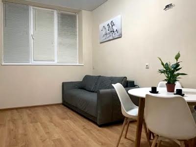 квартира по адресу Парижской Коммуны ул., 4