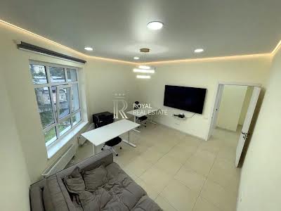 коммерческая по адресу Кловский спуск, 7a