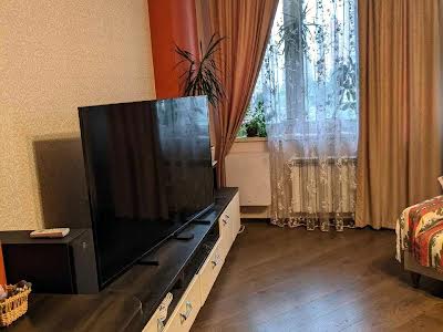 квартира за адресою Анни Ахматової вул., 30