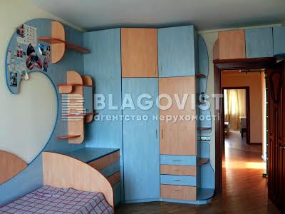 квартира за адресою Анни Ахматової вул., 13