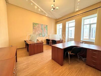 комерційна за адресою Саксаганського вул., 115
