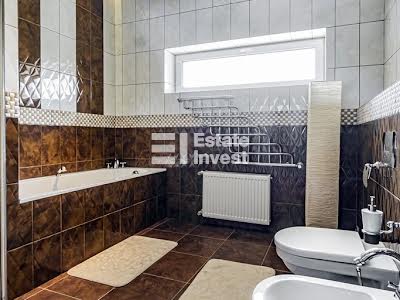 будинок за адресою смт. Коротич, Садова