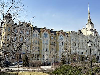 комерційна за адресою Кожум'яцька вул., 20