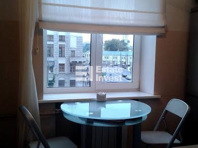 квартира за адресою Конституції пл., 20