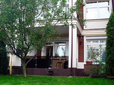 будинок за адресою смт. Козин, Берегова вул., 11