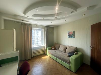 квартира за адресою Анни Ахматової вул., 4