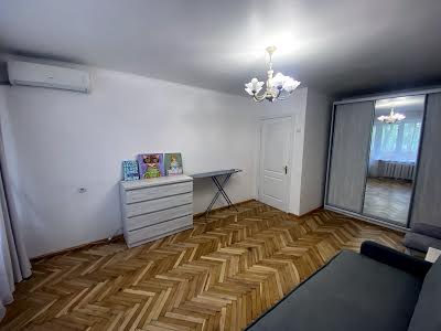 квартира за адресою Сергія Набоки пл., 4