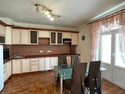 квартира за адресою Раїси Окіпної вул., 8