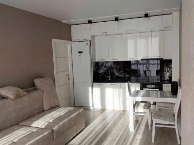 квартира за адресою Салютна вул., 2