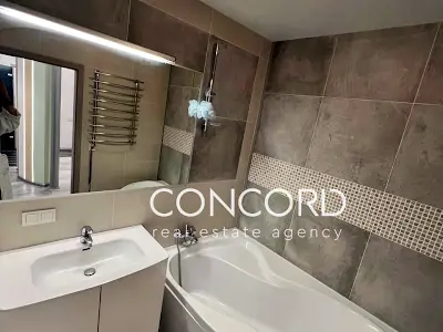 квартира за адресою Київ, Феодосійська вул., 1