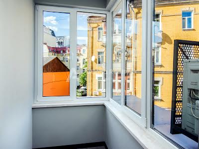 коммерческая по адресу Саксаганского ул., 37-К