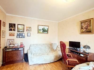 квартира за адресою Ревуцького вул., 18