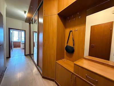 квартира за адресою Анни Ахматової вул., 45