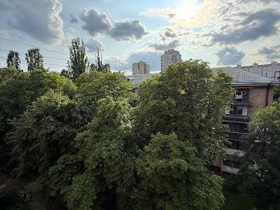 квартира за адресою Авіаконструктора Антонова вул., 12