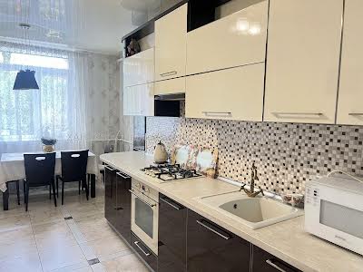 квартира по адресу Героев Небесной Сотни майдан пл. (Руднева), 14/1