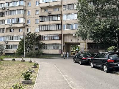 квартира за адресою Ревуцького вул., 34