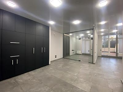 комерційна за адресою Київ, Жилянська вул., 68