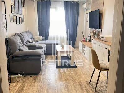квартира за адресою Софії Русової вул., 3