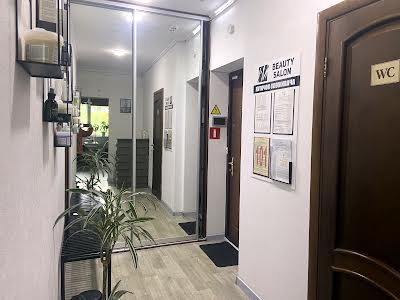 коммерческая по адресу Деміівська, 14