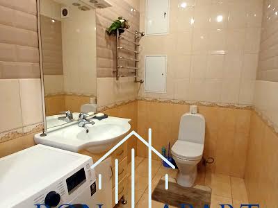 квартира за адресою Анни Ахматової вул., 43