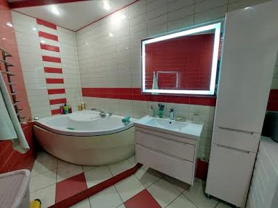 квартира за адресою Анни Ахматової вул., 31