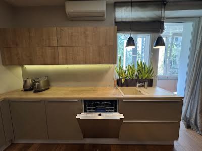 квартира за адресою Межигірська вул., 28