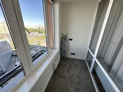 квартира за адресою Дніпровська набережна вул., 18А