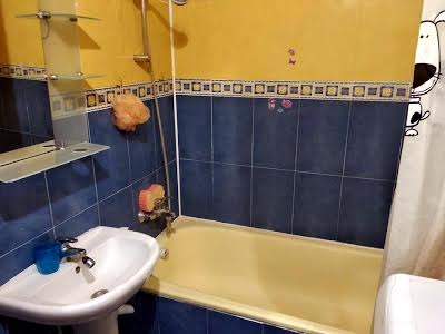 квартира за адресою Анни Ахматової вул., 19