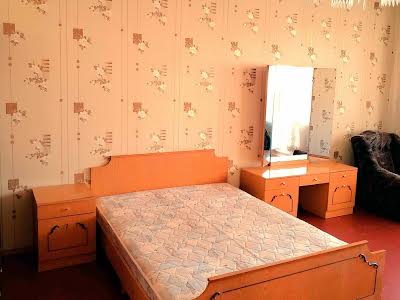квартира за адресою Анни Ахматової вул., 25