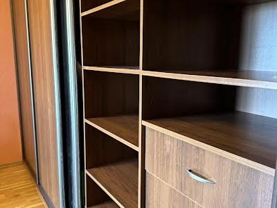 квартира за адресою Салютна вул., 42/46