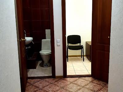 комерційна за адресою Юрія Іллєнка вул. (Мельникова), 7