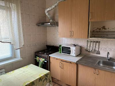 квартира за адресою Ревуцького вул., 18