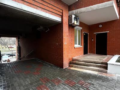 комерційна за адресою Ковпака вул., 17