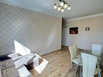 квартира за адресою В'ячеслава Чорновола вул., 36
