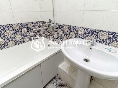 квартира по адресу Новоукраинская ул., 1/3