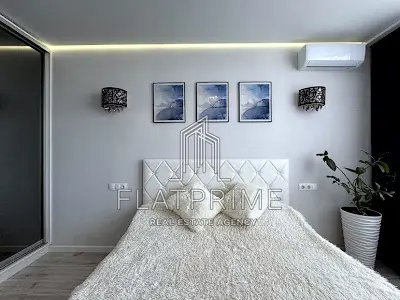 квартира за адресою Сім'ї Кульженків вул. (Петра Дегтяренка), 31-А